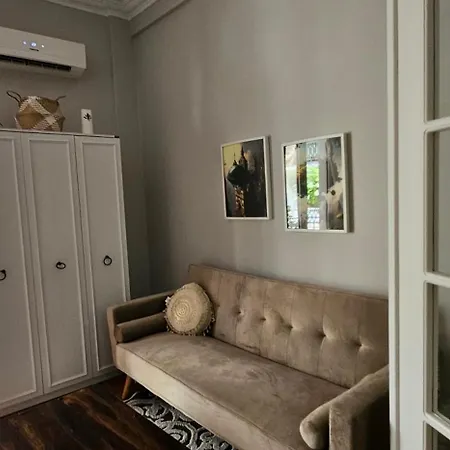 Apartment Cozy And Quiet , Convenient Location In *