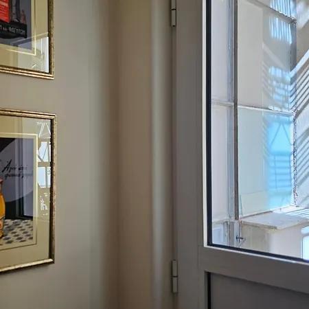 Cozy And Quiet , Convenient Location In Apartment