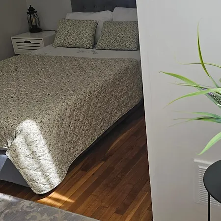 Cozy And Quiet , Convenient Location In