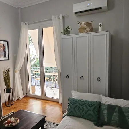 Apartment Cozy And Quiet , Convenient Location In