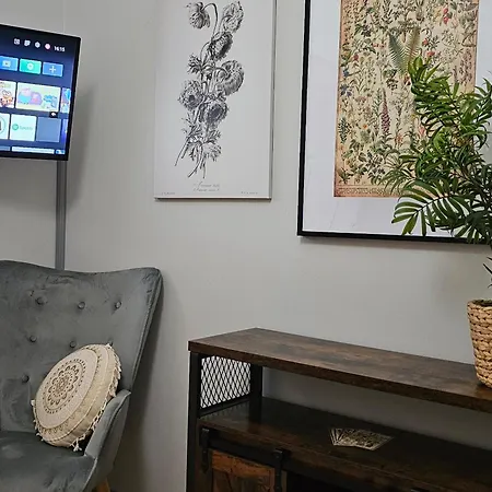 Cozy And Quiet , Convenient Location In