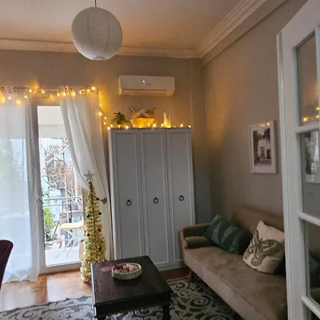 Cozy And Quiet , Convenient Location In Apartment